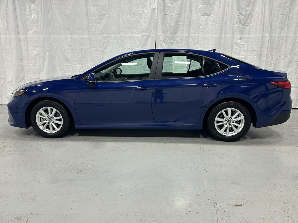 Vehicle image 7 of 68
