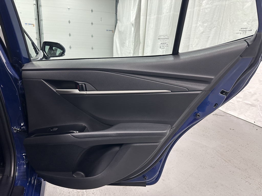 Vehicle image 49 of 68
