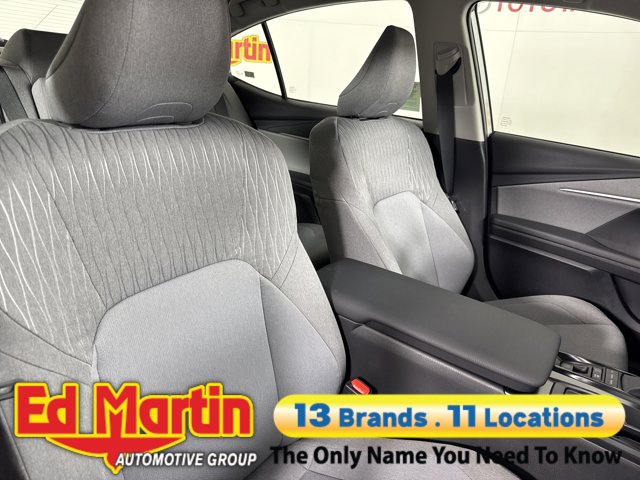 Vehicle image 33 of 56