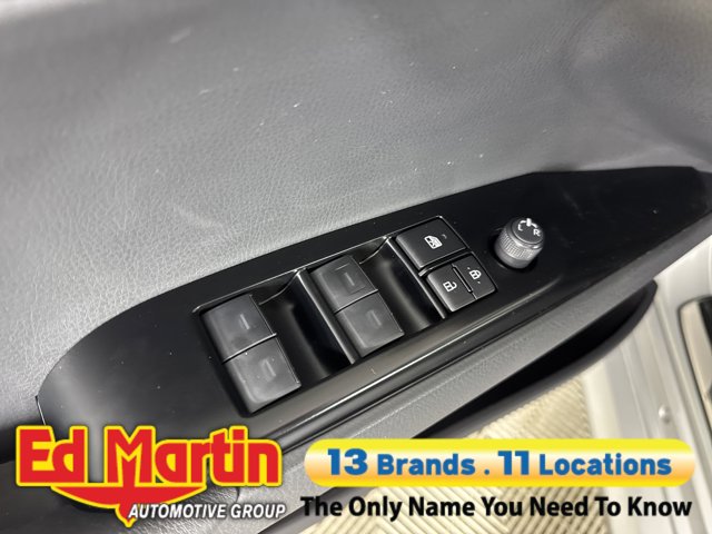 Vehicle image 41 of 56