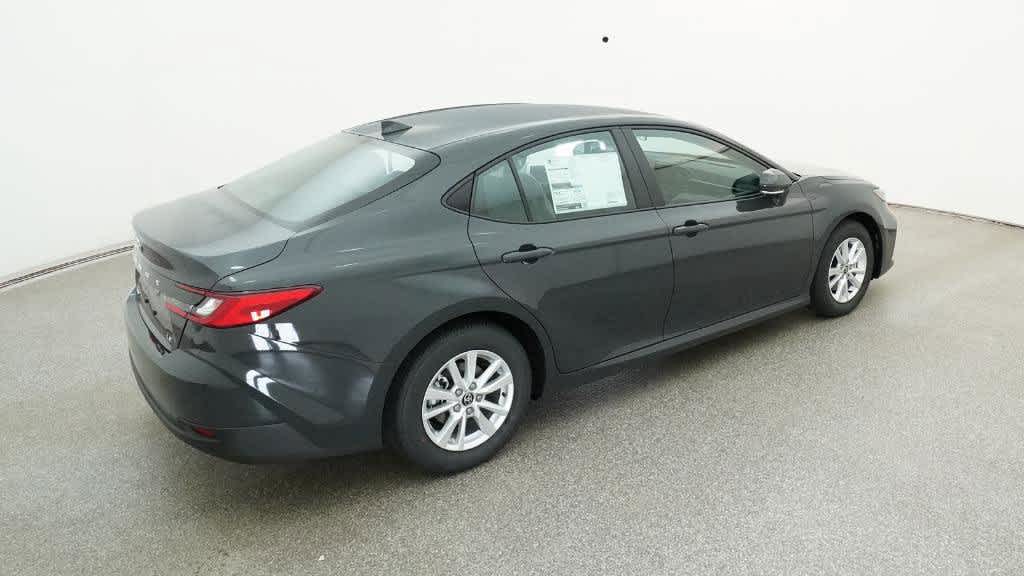 Vehicle image 22 of 32