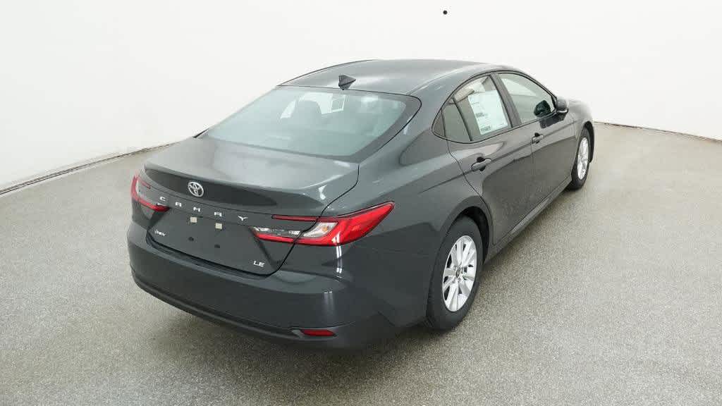 Vehicle image 21 of 32
