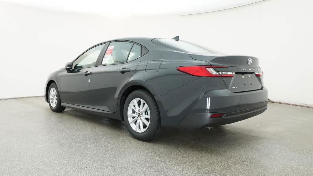 Vehicle image 26 of 32