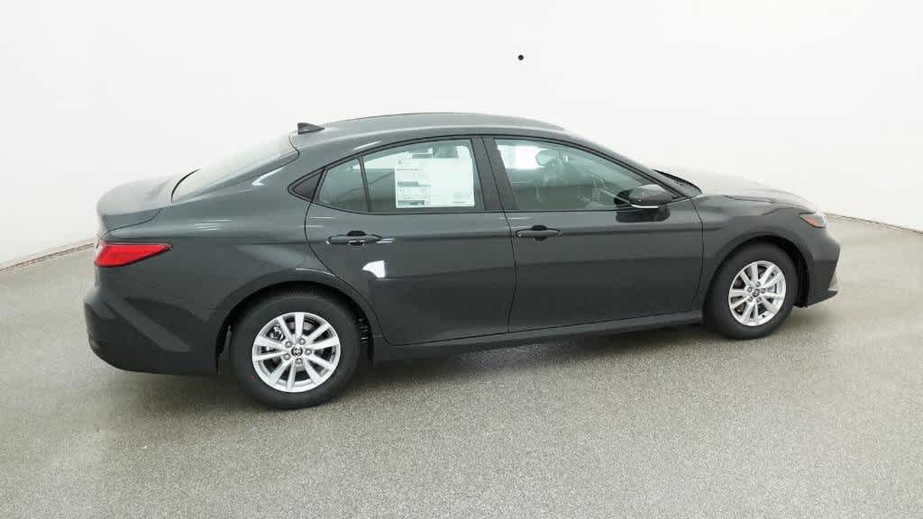 Vehicle image 17 of 32
