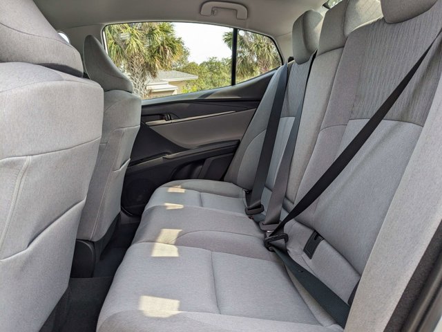 Vehicle image 11 of 26