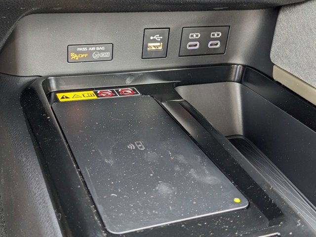 Vehicle image 24 of 26