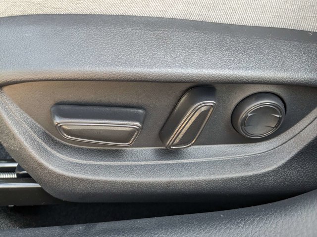 Vehicle image 17 of 26