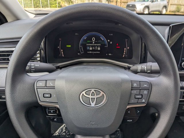 Vehicle image 21 of 26