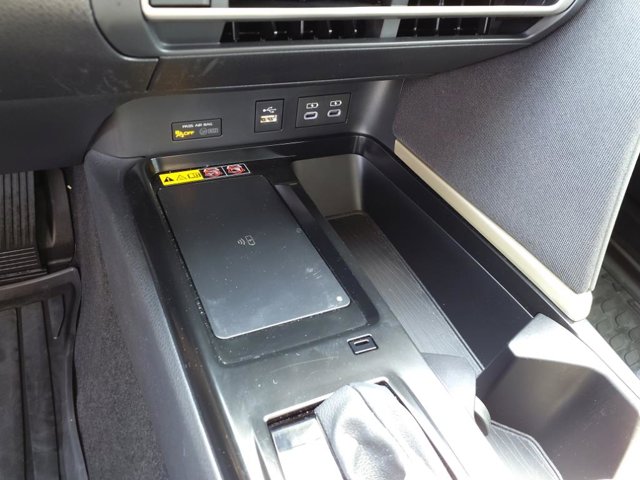 Vehicle image 14 of 17