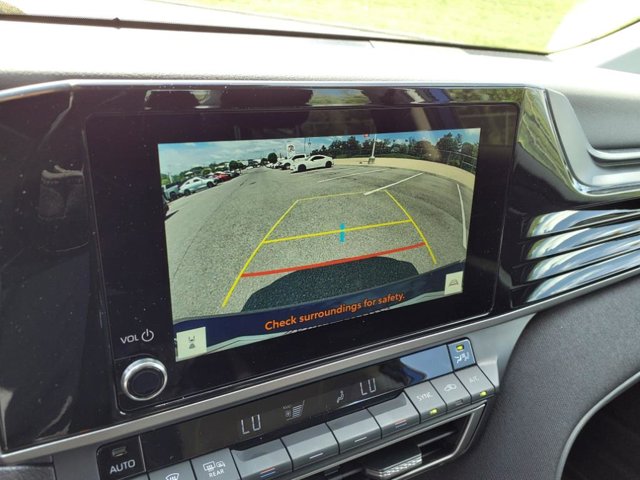 Vehicle image 13 of 17