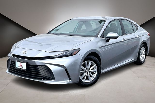 2025 Toyota Camry LE Image 1 of 33
