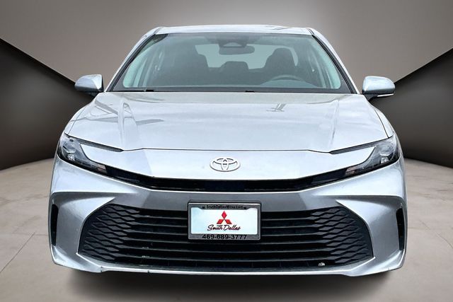 2025 Toyota Camry LE Image 2 of 33