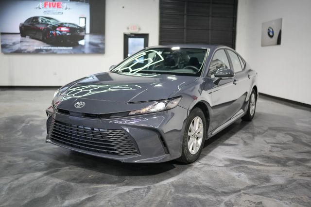 2025 Toyota Camry LE Image 1 of 98