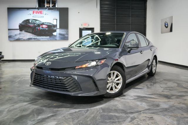 2025 Toyota Camry LE Image 3 of 98