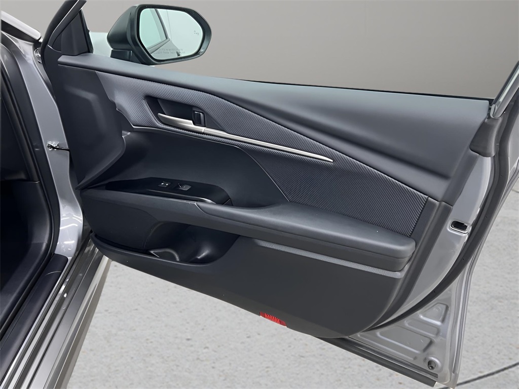 Vehicle image 26 of 42