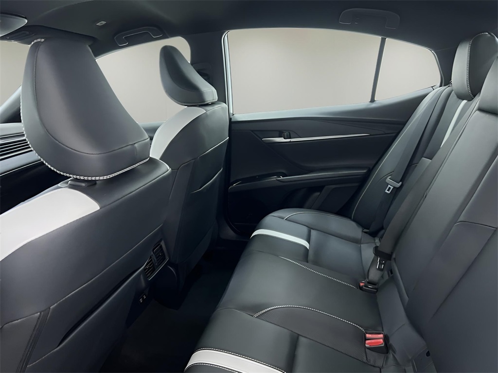 Vehicle image 22 of 42