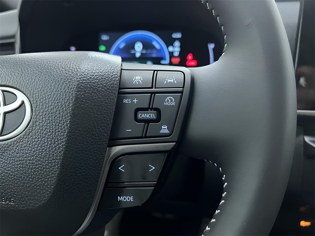 Vehicle image 17 of 42
