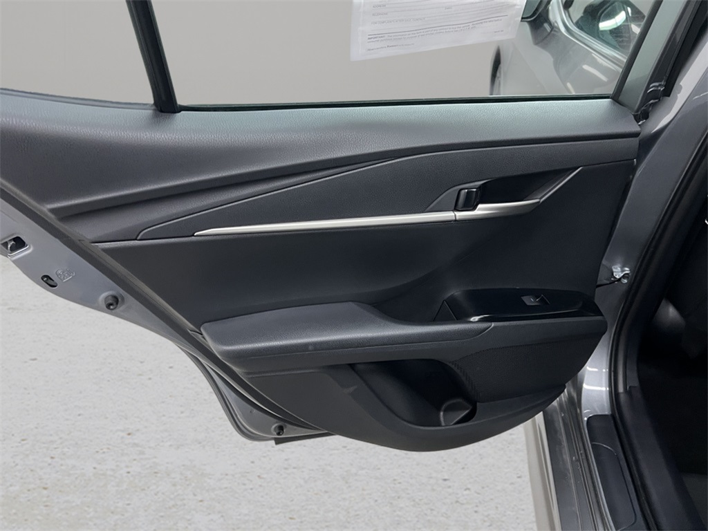 Vehicle image 23 of 42