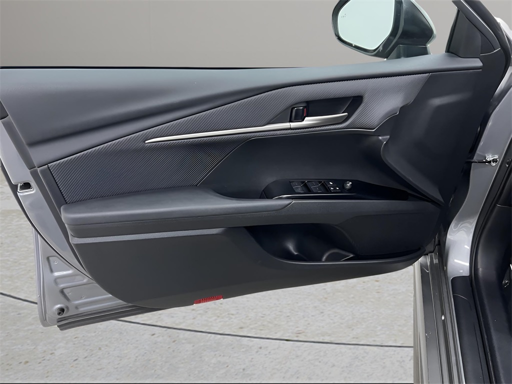 Vehicle image 32 of 42
