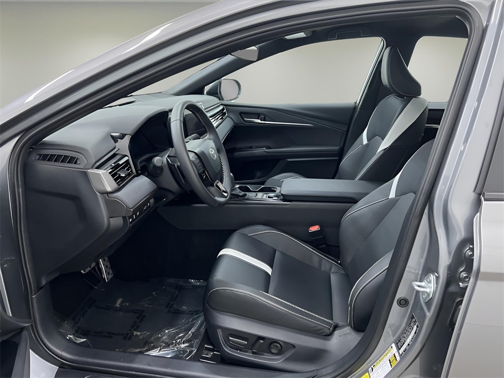 Vehicle image 34 of 42