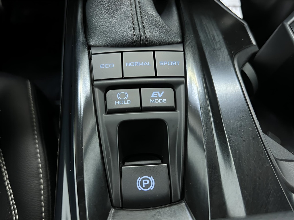 Vehicle image 13 of 42