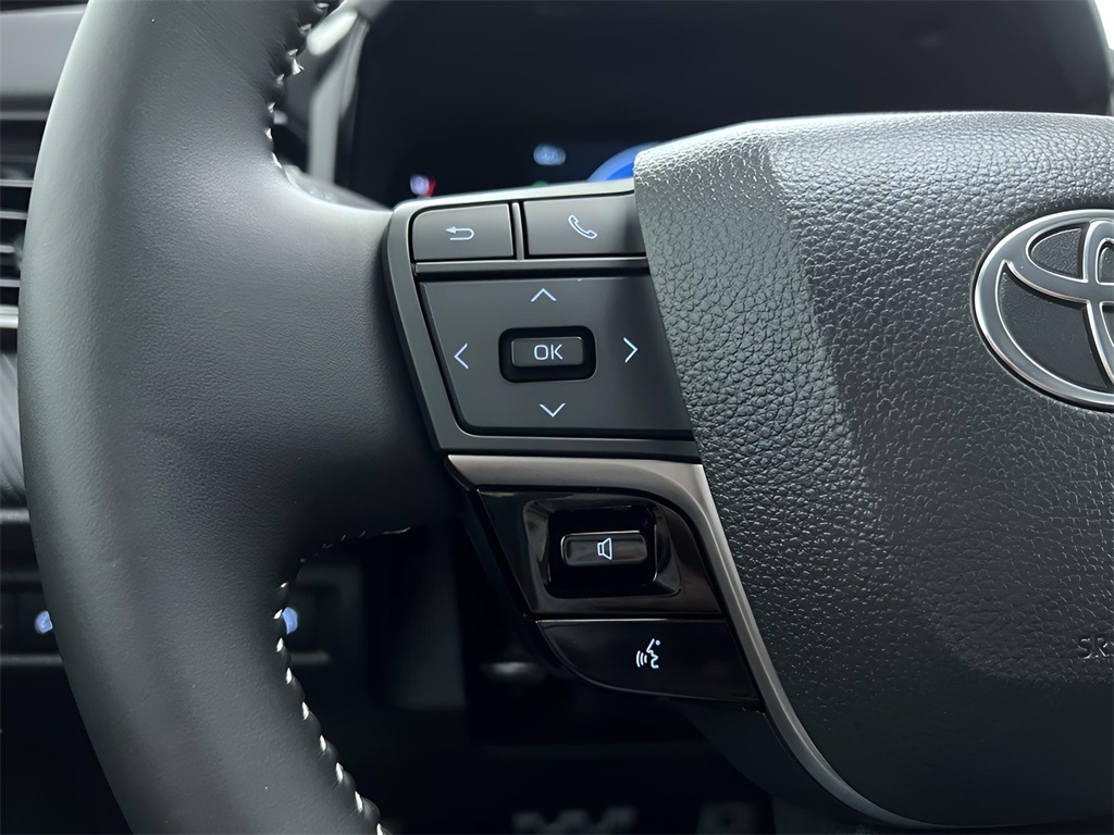 Vehicle image 18 of 42