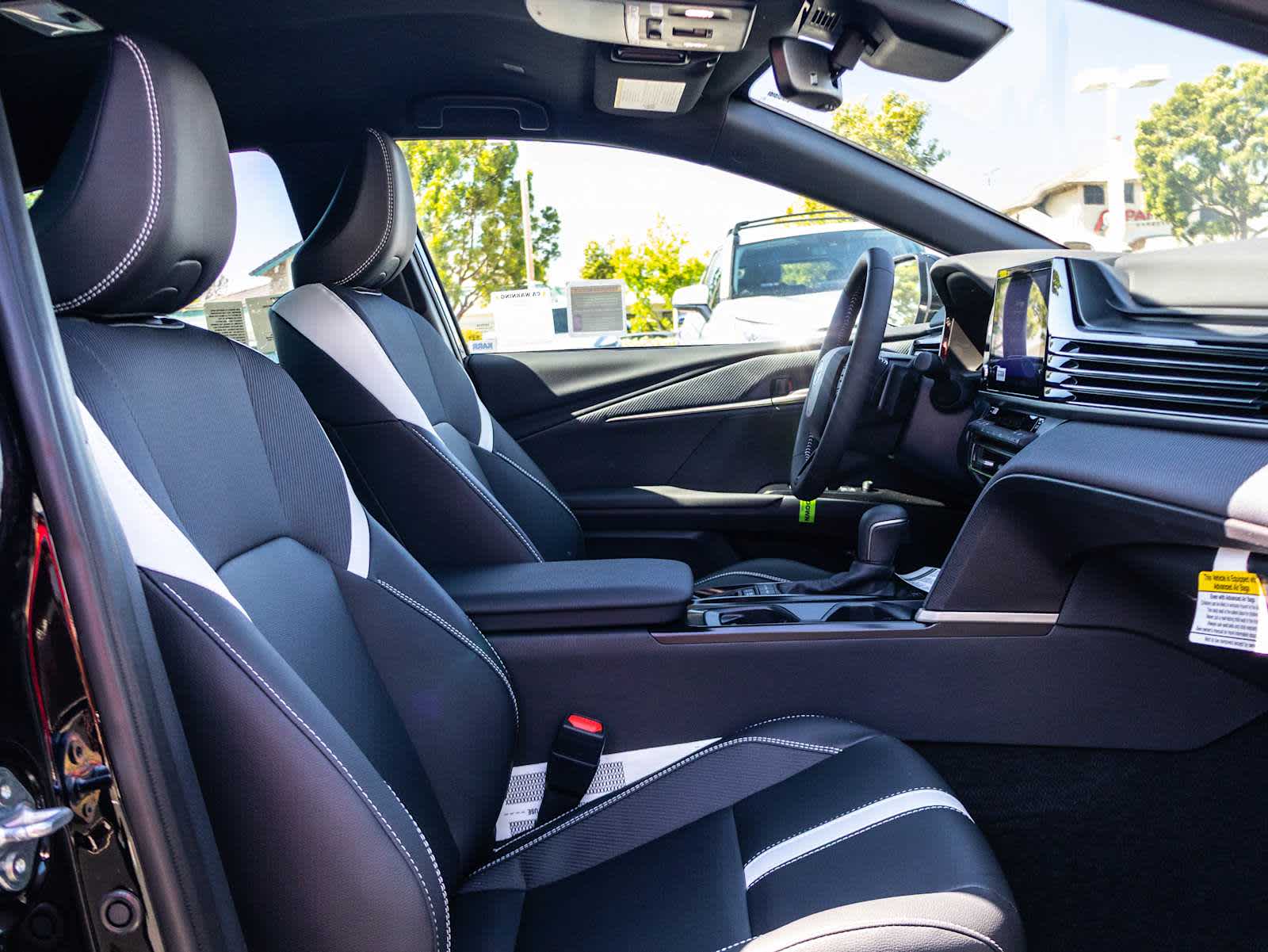 Vehicle image 16 of 38