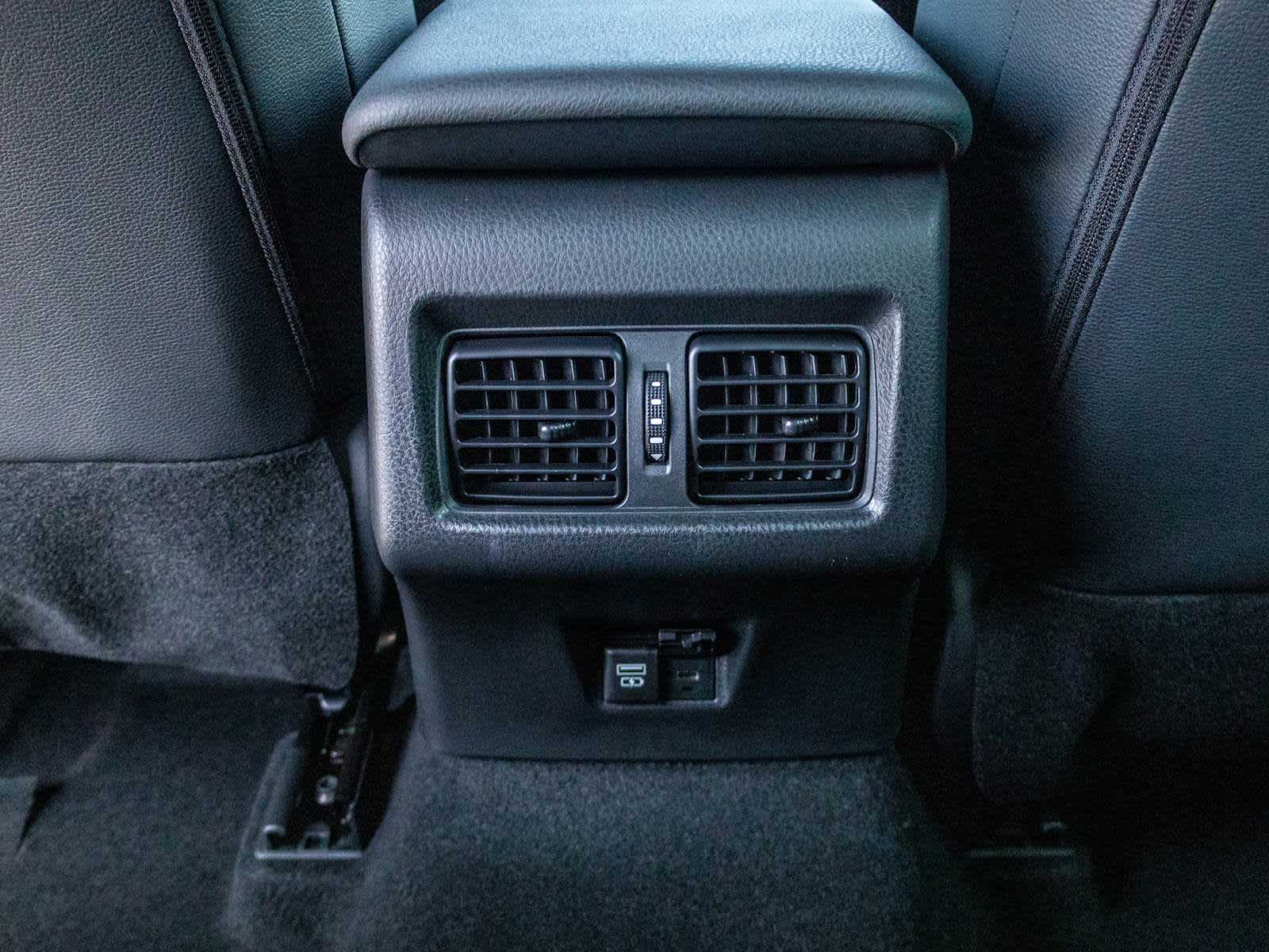 Vehicle image 30 of 38