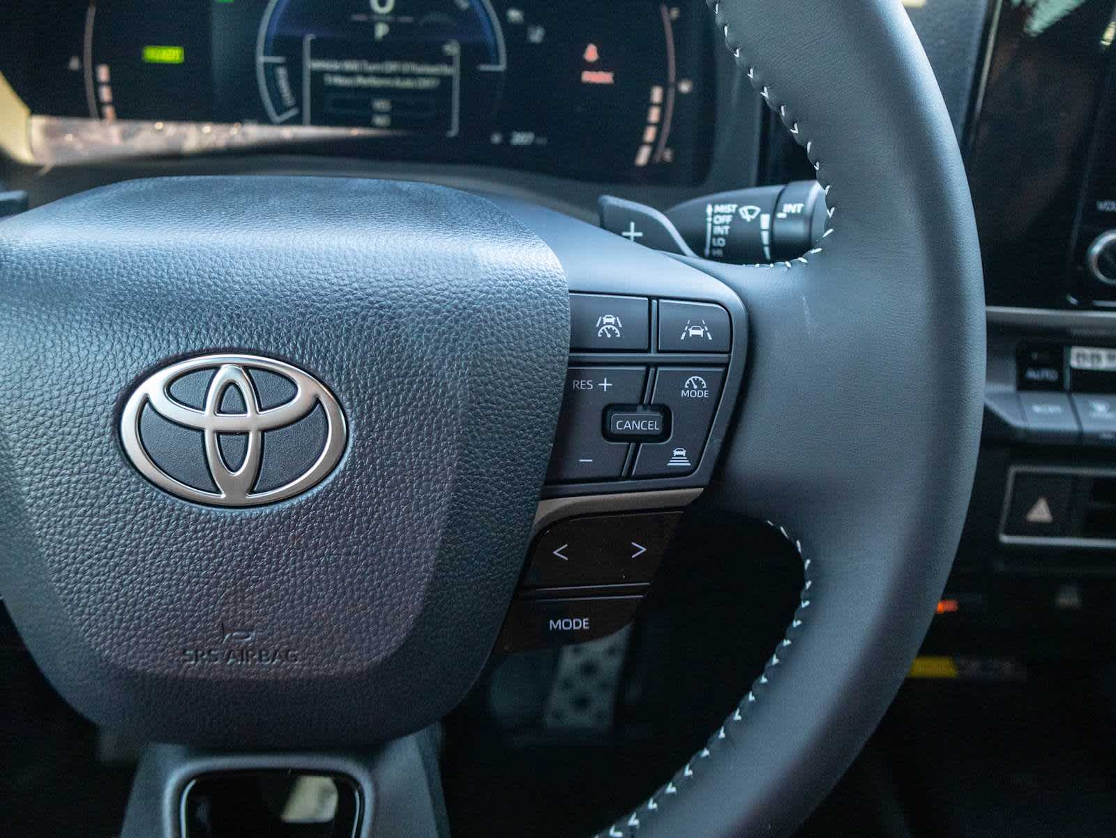 Vehicle image 21 of 38
