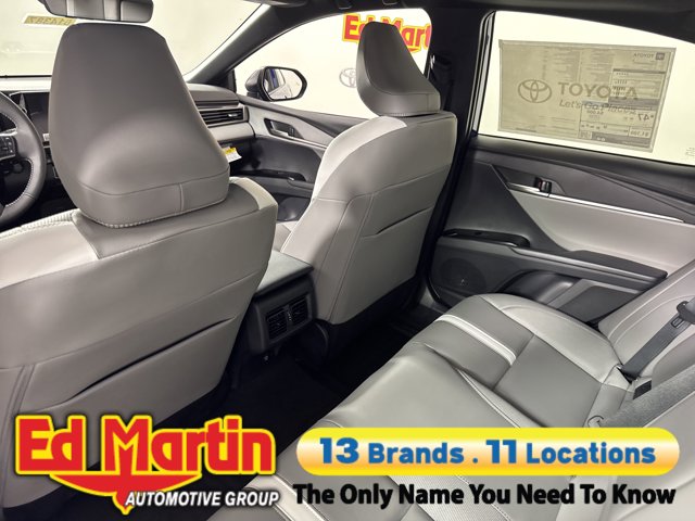 Vehicle image 59 of 92