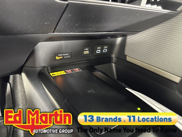 Vehicle image 76 of 92