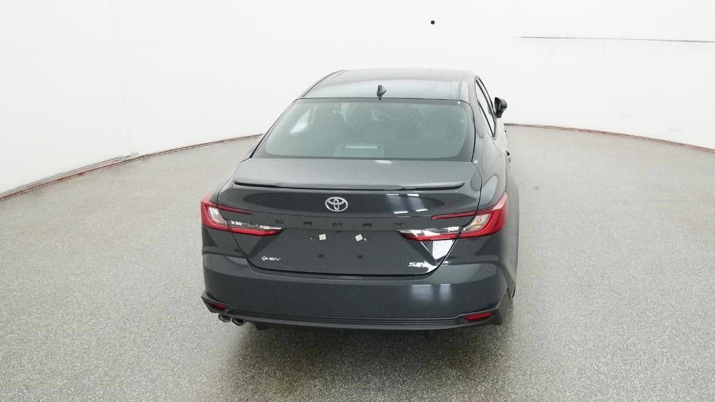 Vehicle image 25 of 33