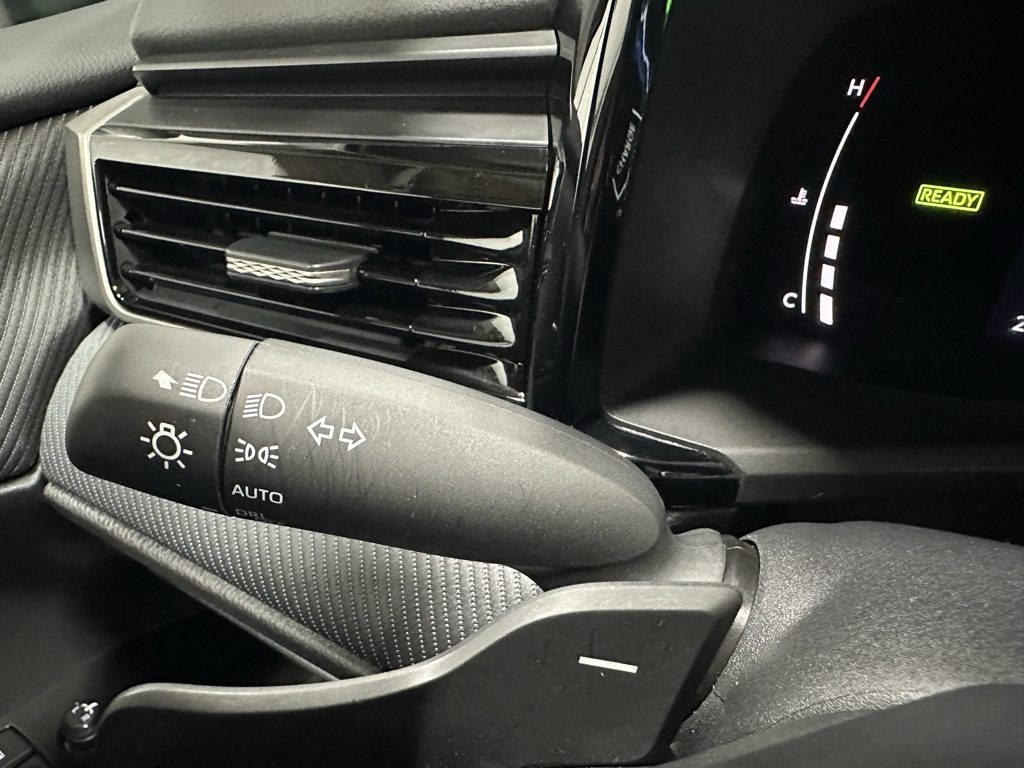 Vehicle image 21 of 69