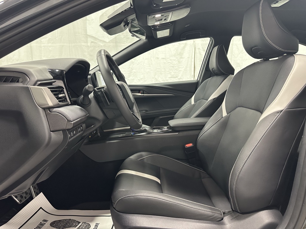 Vehicle image 14 of 69