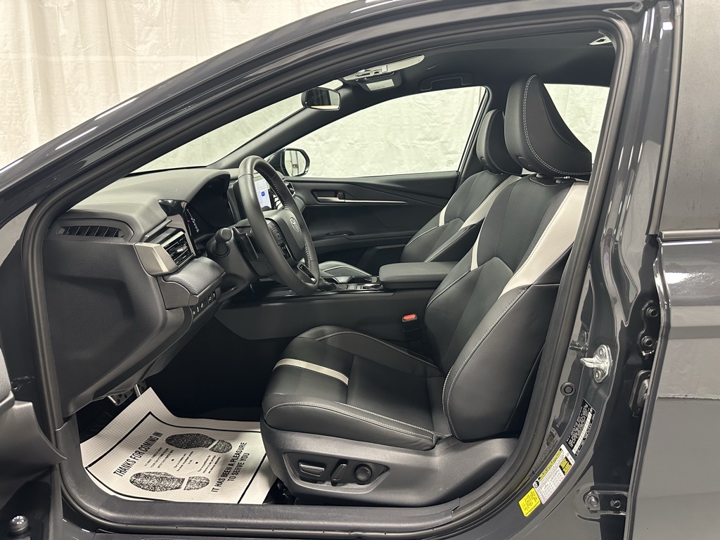 Vehicle image 10 of 69