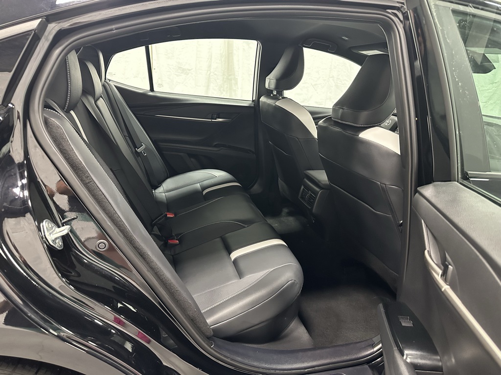 Vehicle image 51 of 69