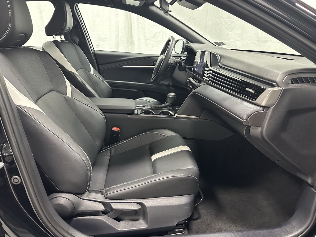 Vehicle image 60 of 69