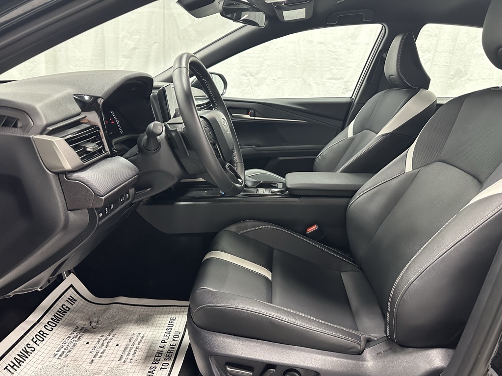 Vehicle image 14 of 69