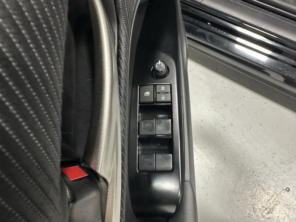 Vehicle image 9 of 69
