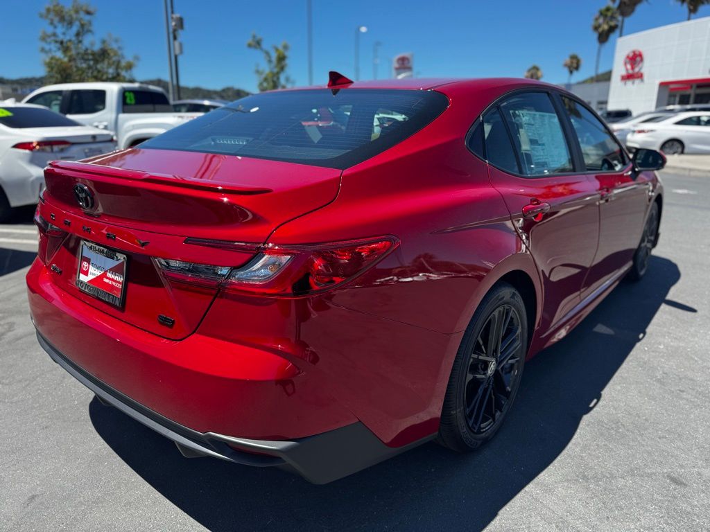 2025 Toyota Camry SE Image 3 of 31