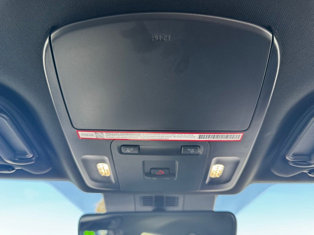 2025 Toyota Camry SE Image 29 of 31