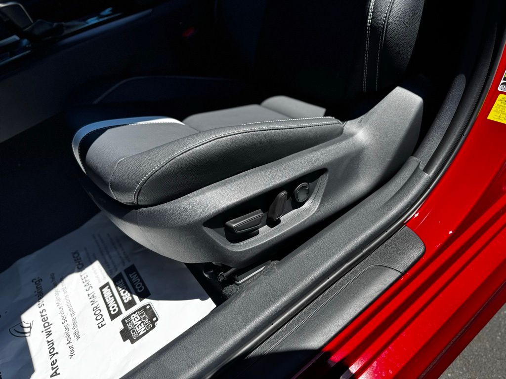 2025 Toyota Camry SE Image 26 of 31