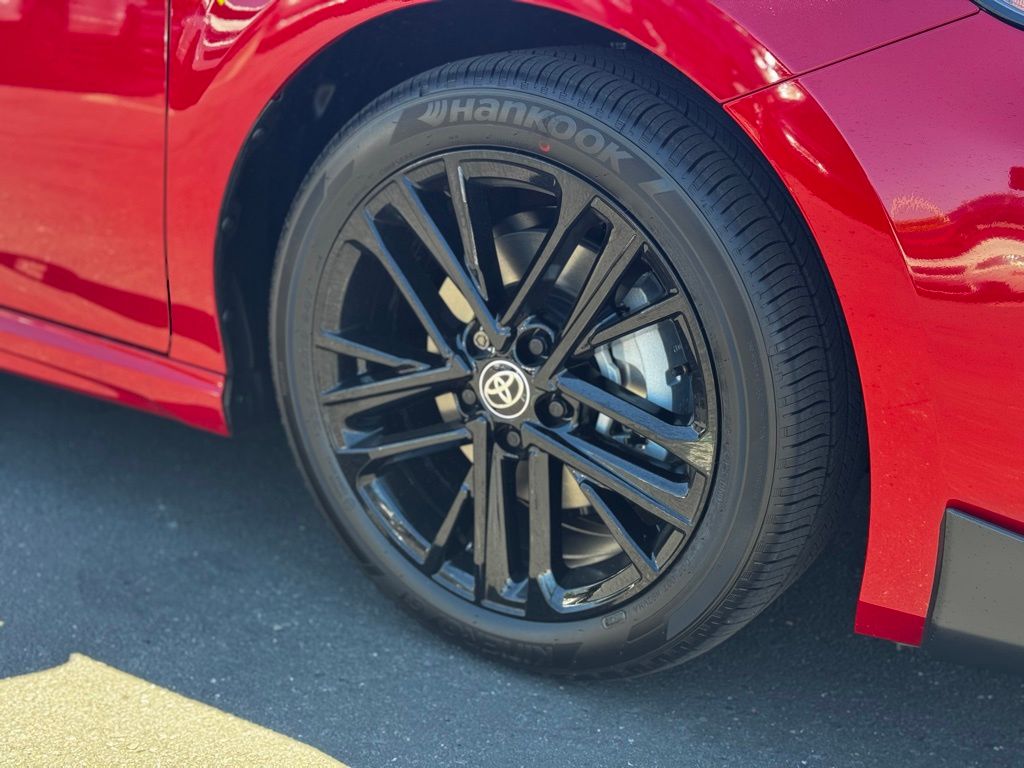 2025 Toyota Camry SE Image 7 of 31