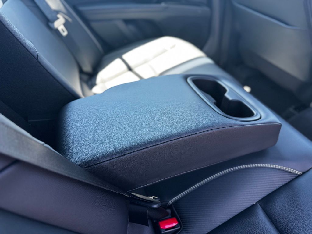 2025 Toyota Camry SE Image 25 of 31