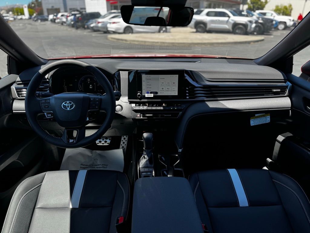 2025 Toyota Camry SE Image 14 of 31