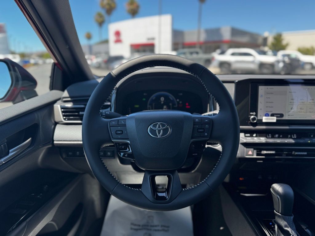 2025 Toyota Camry SE Image 16 of 31