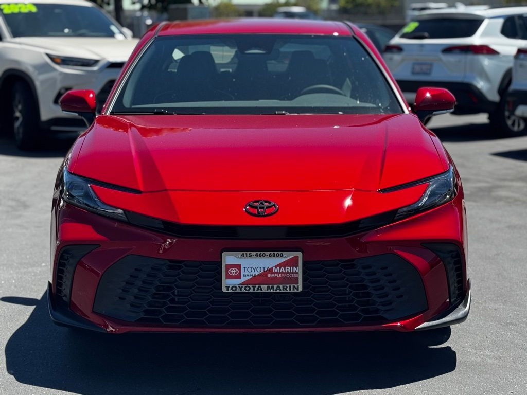 2025 Toyota Camry SE Image 5 of 31