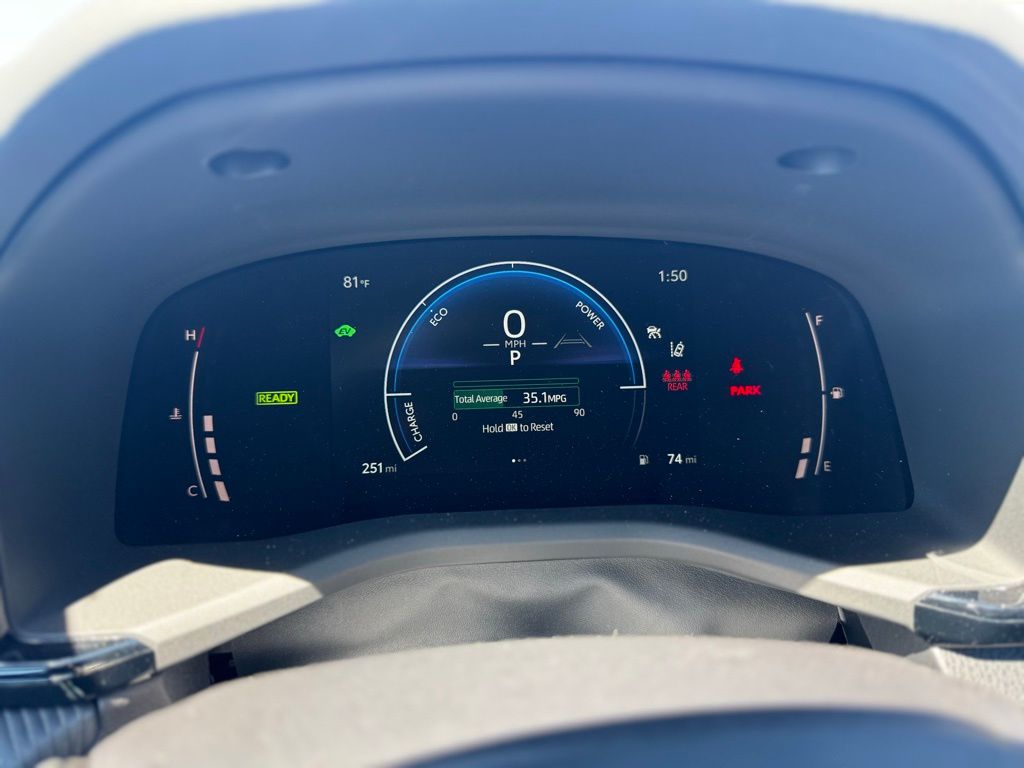 2025 Toyota Camry SE Image 18 of 31