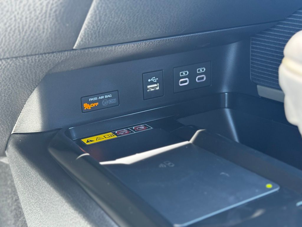 2025 Toyota Camry SE Image 27 of 31