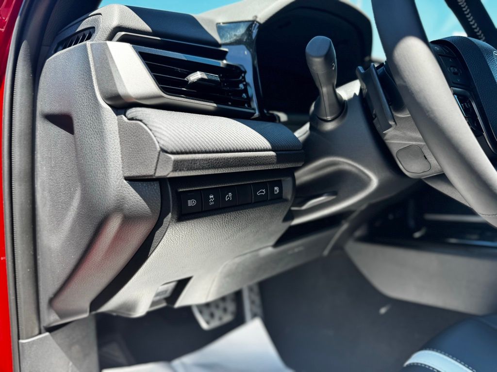 2025 Toyota Camry SE Image 11 of 31